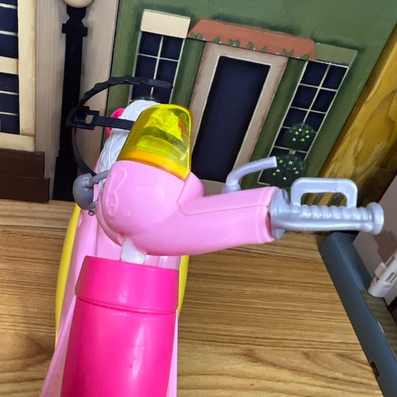 2011 Barbie Scooter Moped Vespa Motorbike - Picture 8 of 9